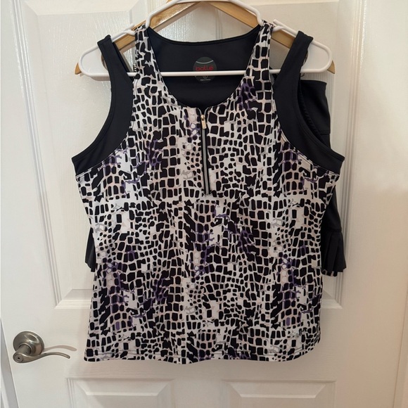 Bolle Grey Purple and White Patterned Athletic Top and Skort Set large - Picture 4 of 7
